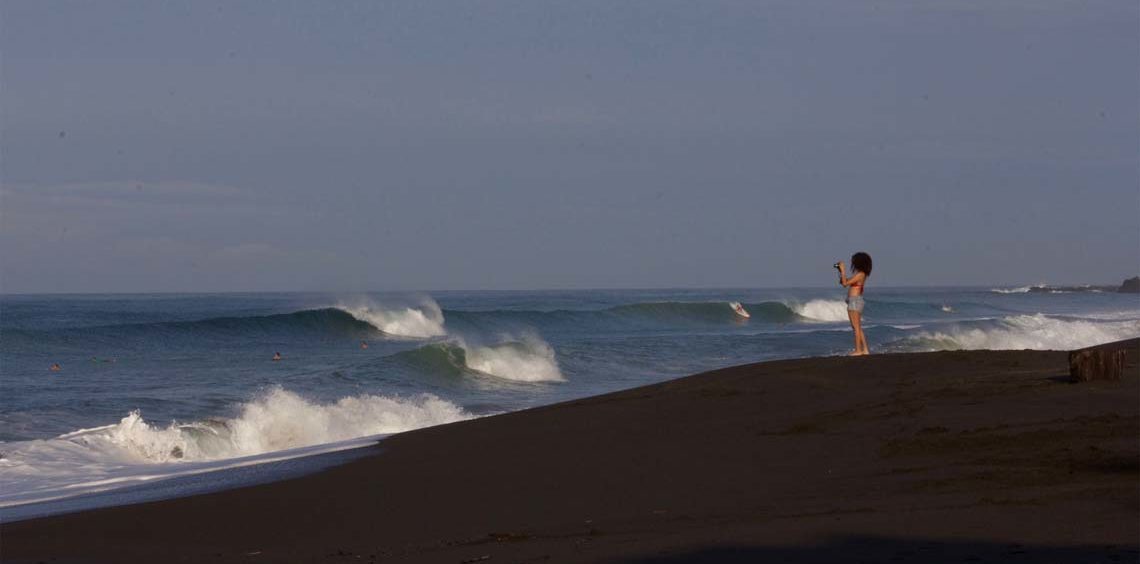 Surfing Playa Hermosa